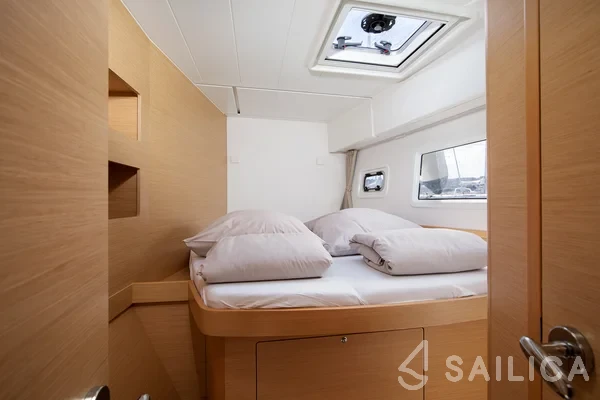 Lagoon 42 - Yacht Charter Sailica