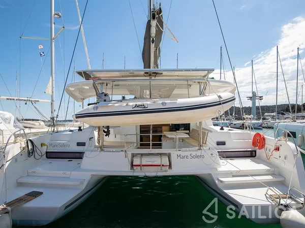 Lagoon 42 - Yacht Charter Sailica