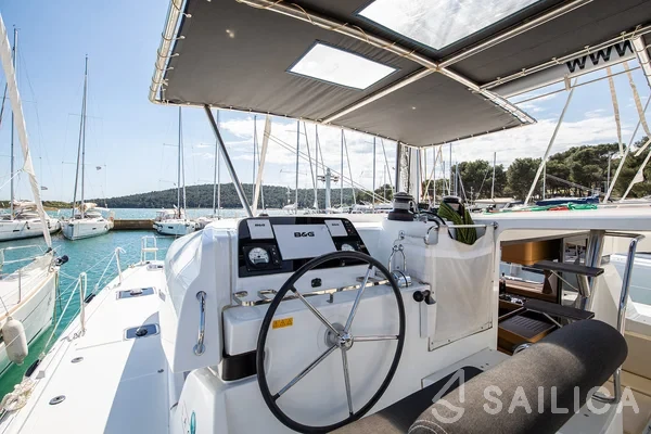 Lagoon 42 - Yacht Charter Sailica