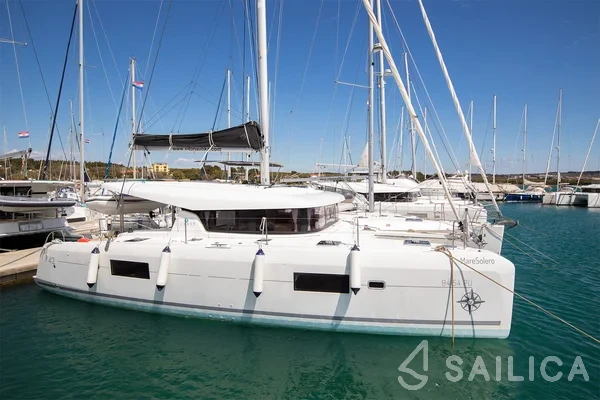 Lagoon 42 - Yacht Charter Sailica
