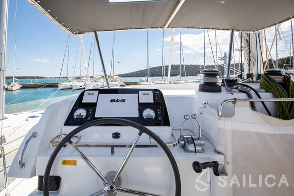 Lagoon 42 - Yacht Charter Sailica