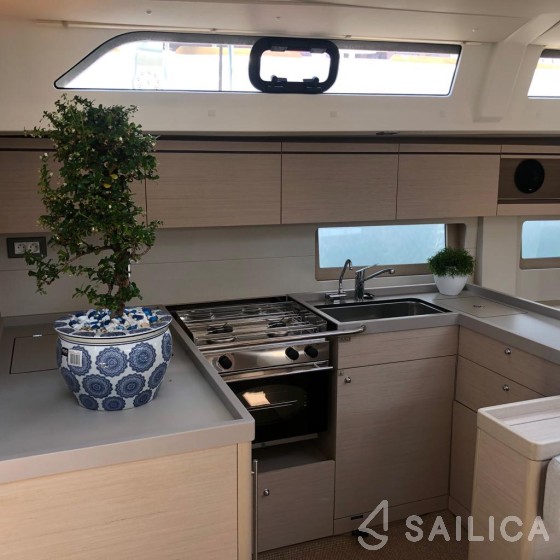 Oceanis 51.1 - Yacht Charter Sailica