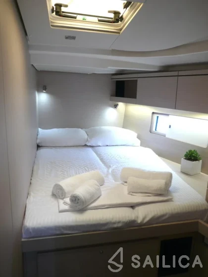 Oceanis 51.1 - Yacht Charter Sailica