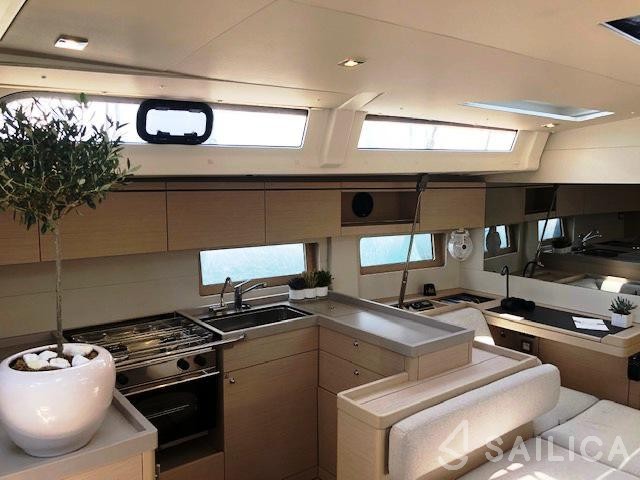 Oceanis 51.1 - Yacht Charter Sailica