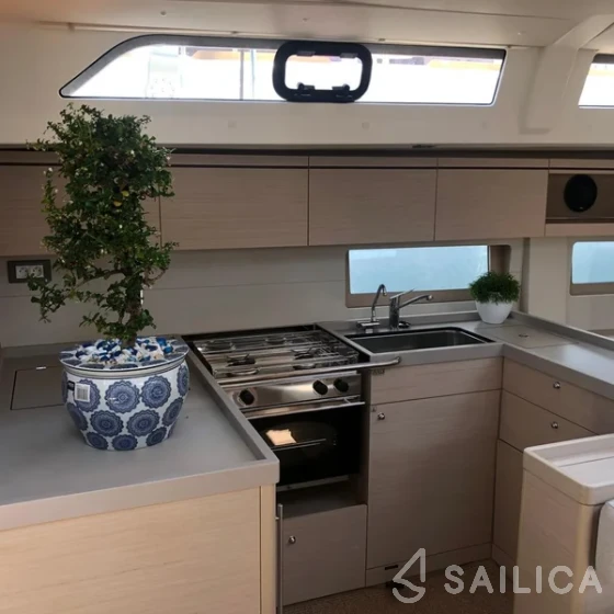 Oceanis 51.1 - Yacht Charter Sailica