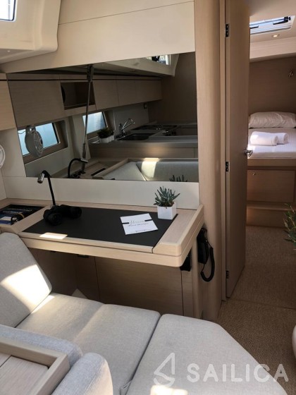 Oceanis 51.1 - Yacht Charter Sailica