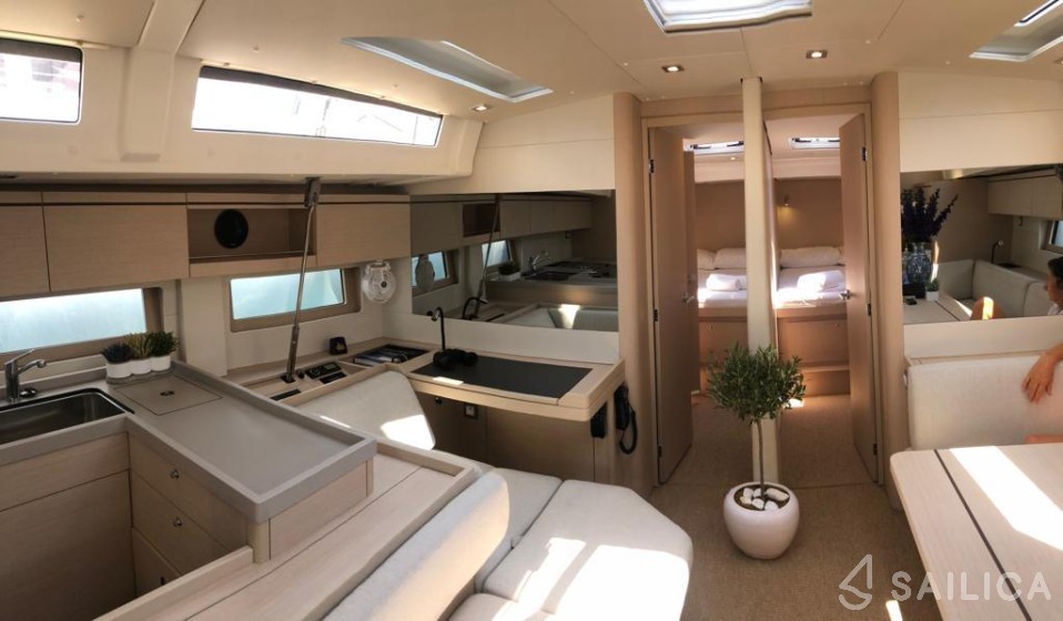 Oceanis 51.1 - Yacht Charter Sailica