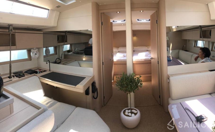 Oceanis 51.1 - Yacht Charter Sailica