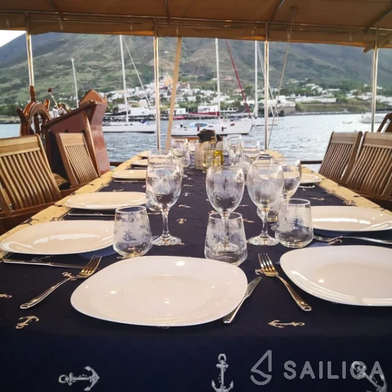 Gulet - Yacht Charter Sailica