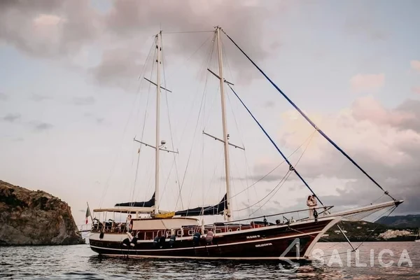 Gulet - Yacht Charter Sailica
