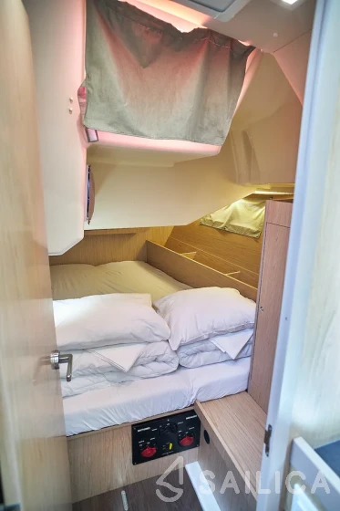 Oceanis 41.1 - Yacht Charter Sailica