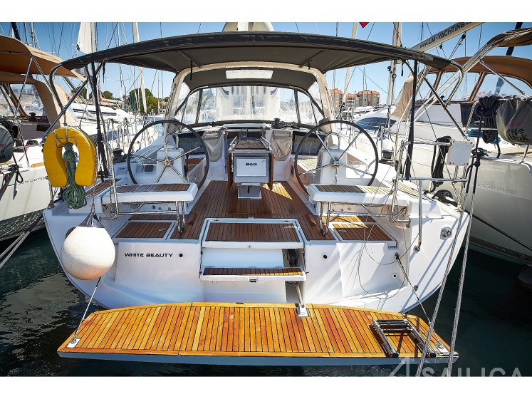 Oceanis 41.1 - Yacht Charter Sailica