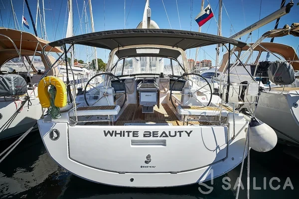 Oceanis 41.1 - Yacht Charter Sailica