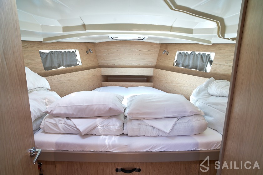 Oceanis 41.1 - Yacht Charter Sailica