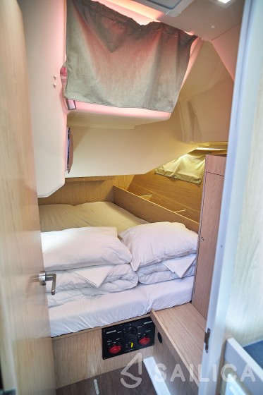 Oceanis 41.1 - Yacht Charter Sailica