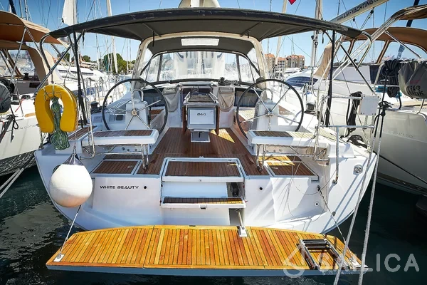 Oceanis 41.1 - Yacht Charter Sailica