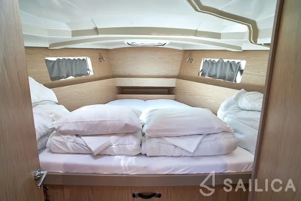 Oceanis 41.1 - Yacht Charter Sailica