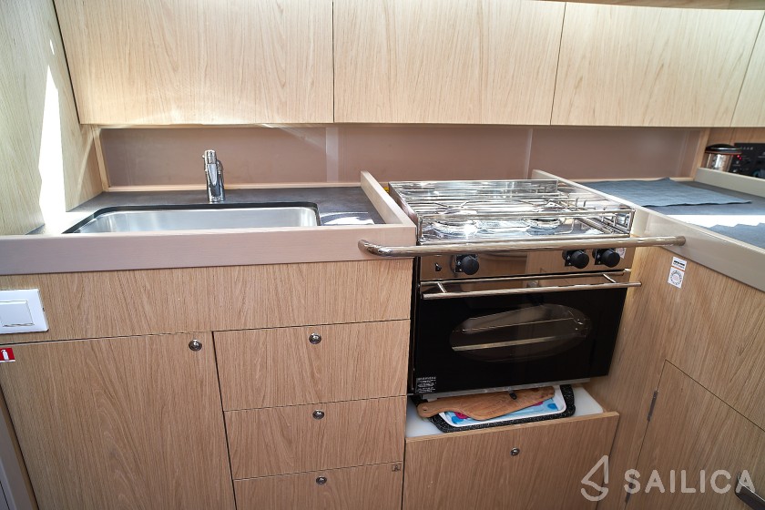 Oceanis 41.1 - Yacht Charter Sailica