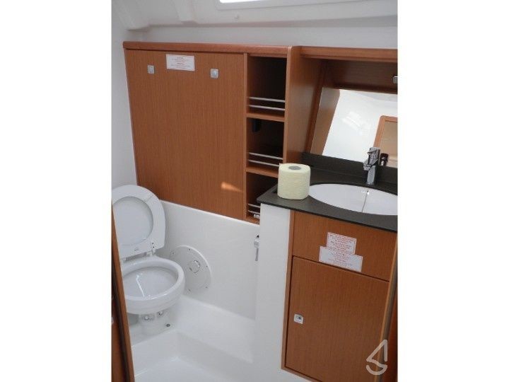 Bavaria 41 Cruiser - Yacht Charter Sailica