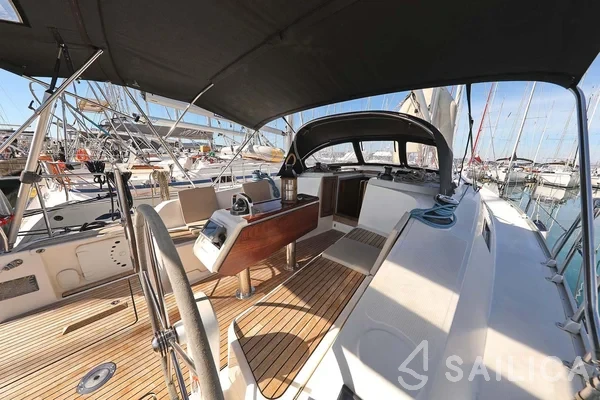 Bavaria 41 Cruiser - Yacht Charter Sailica