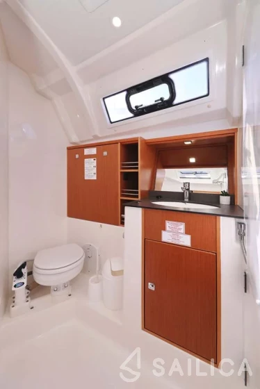 Bavaria 41 Cruiser - Yacht Charter Sailica