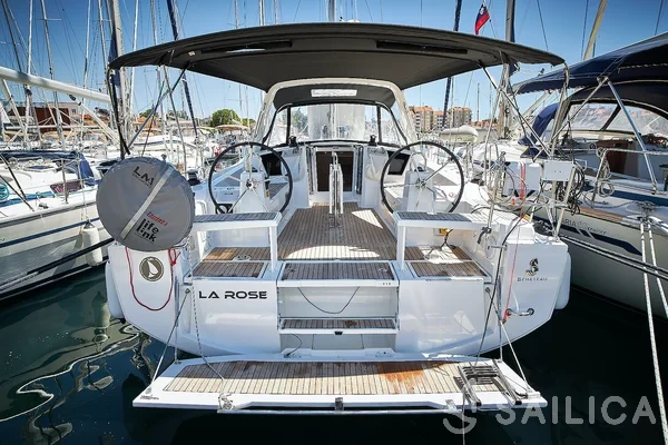 Oceanis 38.1 - Yacht Charter Sailica
