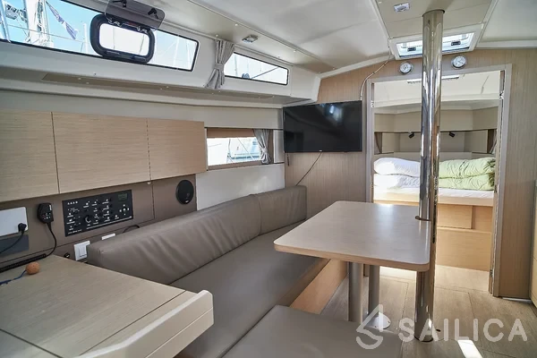 Oceanis 38.1 - Yacht Charter Sailica