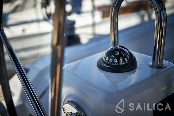 Oceanis 38.1 - Yacht Charter Sailica