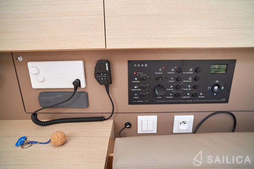 Oceanis 38.1 - Yacht Charter Sailica