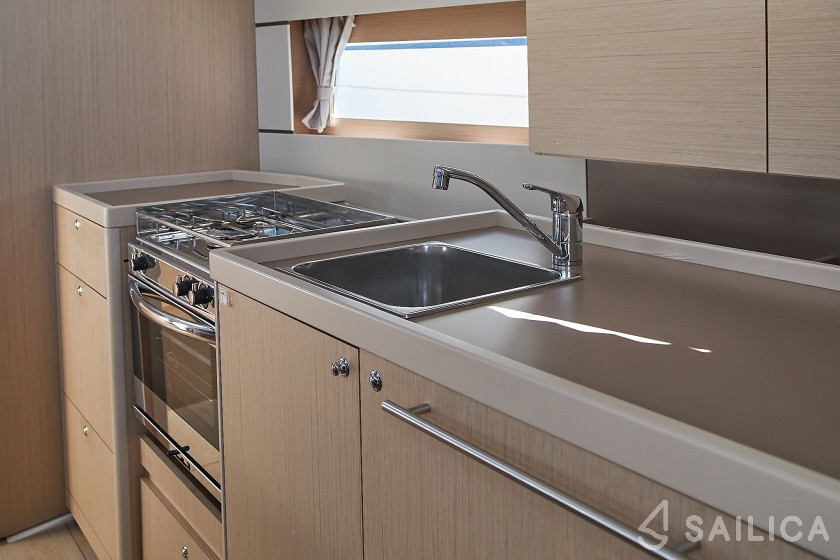 Oceanis 38.1 - Yacht Charter Sailica