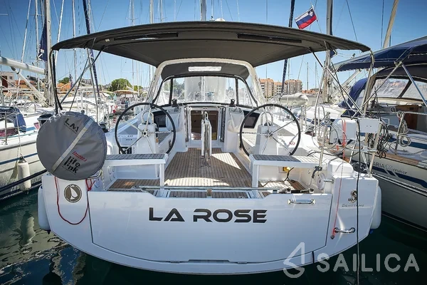 Oceanis 38.1 - Yacht Charter Sailica