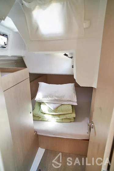 Oceanis 38.1 - Yacht Charter Sailica