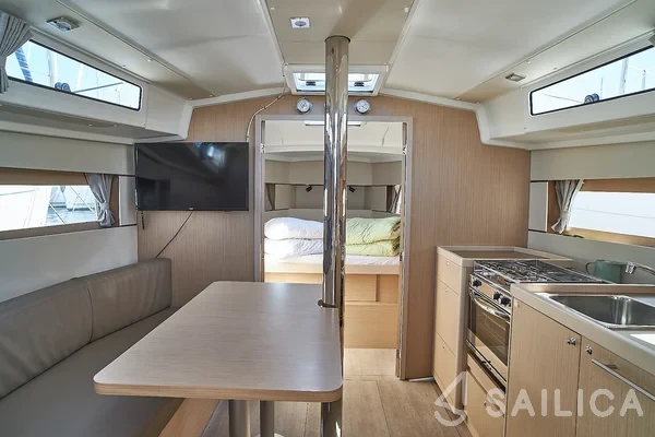 Oceanis 38.1 - Yacht Charter Sailica