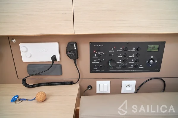 Oceanis 38.1 - Yacht Charter Sailica