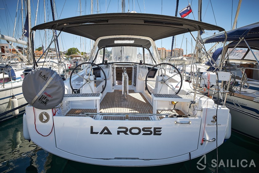 Oceanis 38.1 - Yacht Charter Sailica