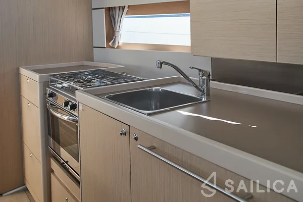Oceanis 38.1 - Yacht Charter Sailica