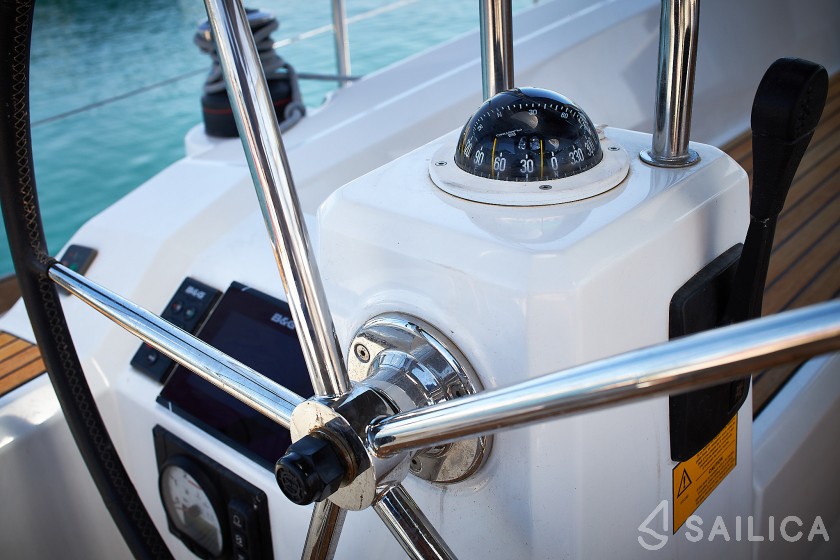 Oceanis 38.1 - Yacht Charter Sailica