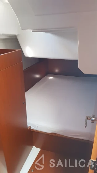Oceanis 38.1 - Yacht Charter Sailica