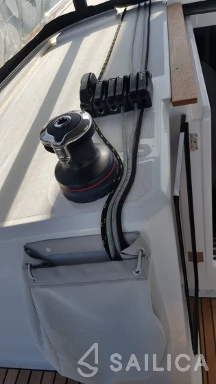 Oceanis 38.1 - Yacht Charter Sailica