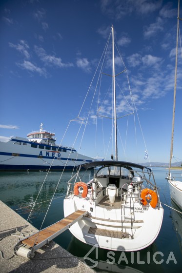 Sun Odyssey 42 i - Yacht Charter Sailica
