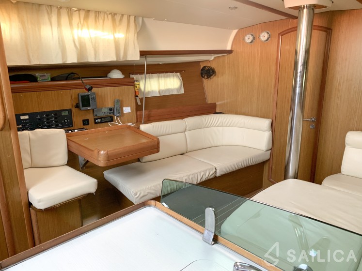 Sun Odyssey 42 i - Yacht Charter Sailica