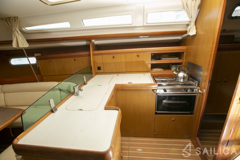 Sun Odyssey 42 i - Yacht Charter Sailica