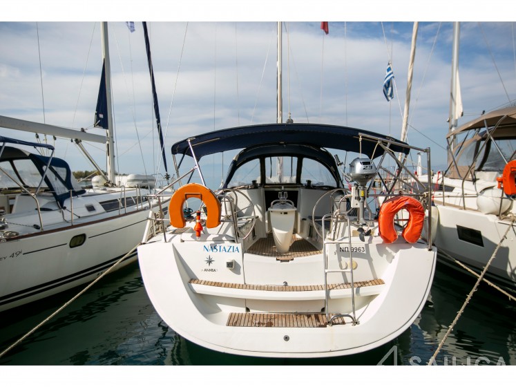 Sun Odyssey 42 i - Yacht Charter Sailica