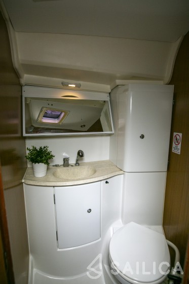 Sun Odyssey 42 i - Yacht Charter Sailica