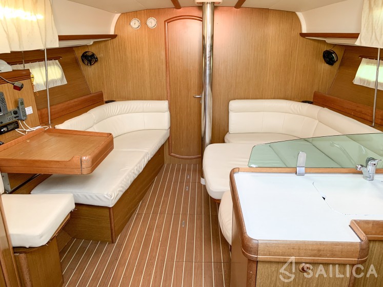 Sun Odyssey 42 i - Yacht Charter Sailica