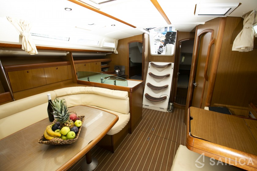 Sun Odyssey 42 i - Yacht Charter Sailica
