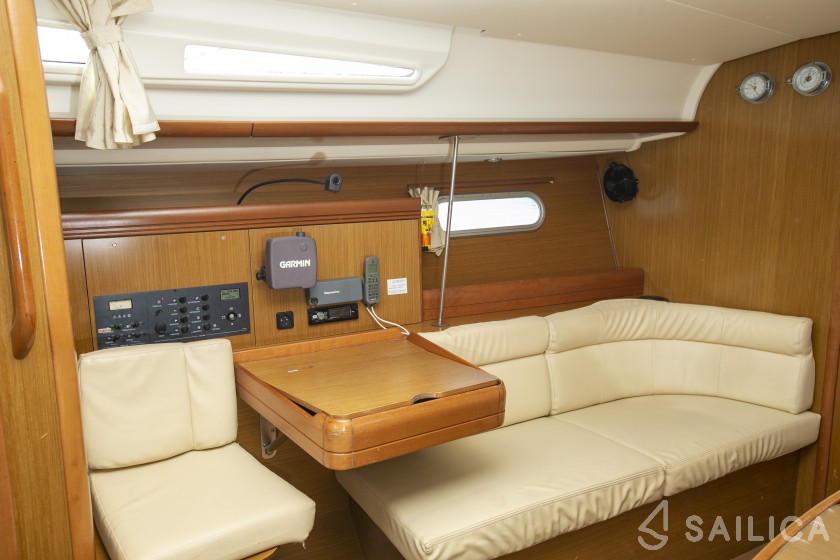Sun Odyssey 42 i - Yacht Charter Sailica