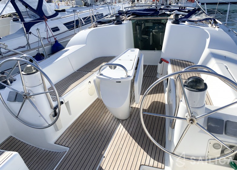 Sun Odyssey 42 i - Yacht Charter Sailica