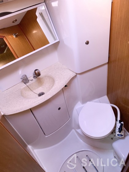 Sun Odyssey 42 i - Yacht Charter Sailica