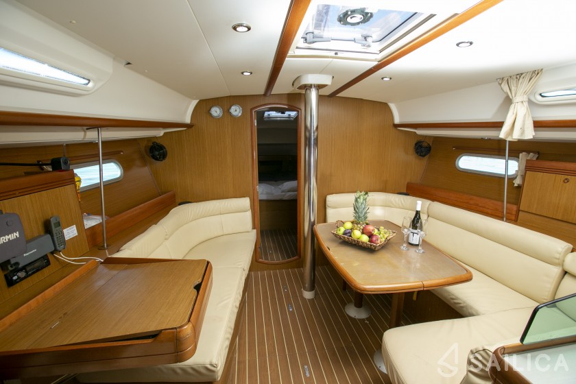 Sun Odyssey 42 i - Yacht Charter Sailica